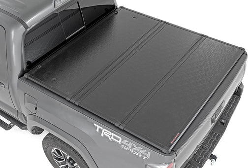 Rough Country 45716501A Tri Fold Aluminum Tonneau Cover for 2016-2023 Toyota Tacoma (5' Bed) - Recon Recovery