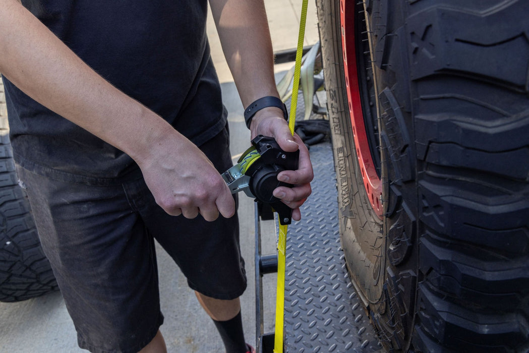 Smittybilt 1″ x 10′ Retractable Ratchet Straps (Pair) - Recon Recovery