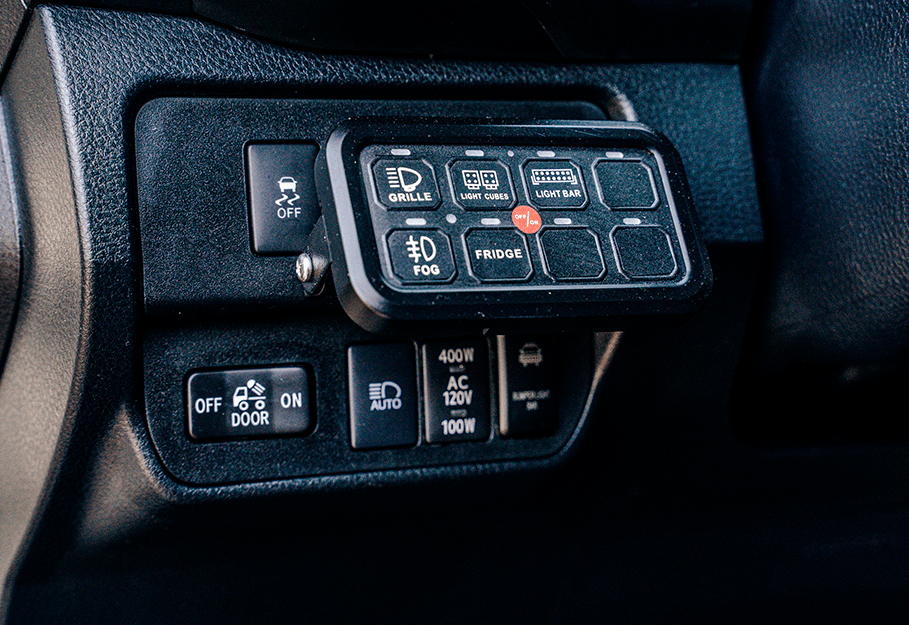 Vehicle Accessory 8 Switch Control System (Blue Backlighting) - Recon Recovery