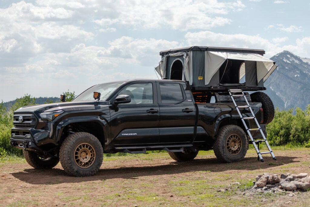 smittybilt dachzelt Smittybilt Aluminum Pop-Up Roof Top Tent RTT