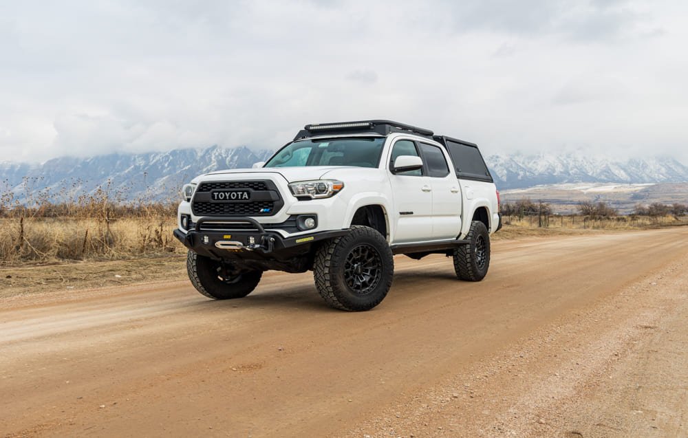 ReadyLIFT 2.5" SST2.1 Suspension System w/ Falcon 2.1 Strut/Shocks for 2005-2023 Toyota Tacoma - Recon Recovery