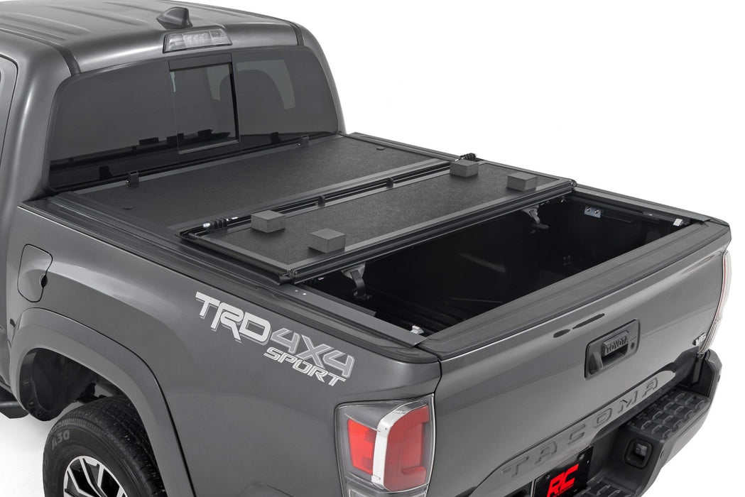 Rough Country Tri Fold Aluminum Tonneau Cover for 2016 - 2023 Toyota Tacoma (5' Bed) - Recon Recovery