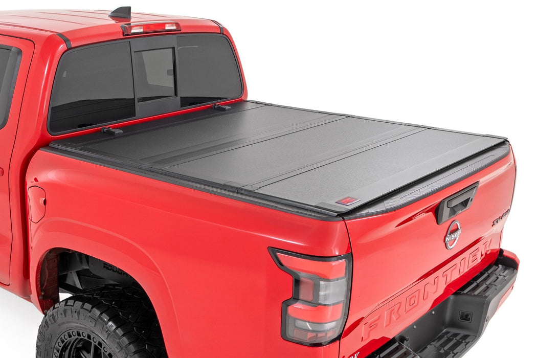 Rough Country Tri-Fold Hard Aluminum Tonneau Cover for 2022-2024 NISSAN FRONTIER (5' Bed)