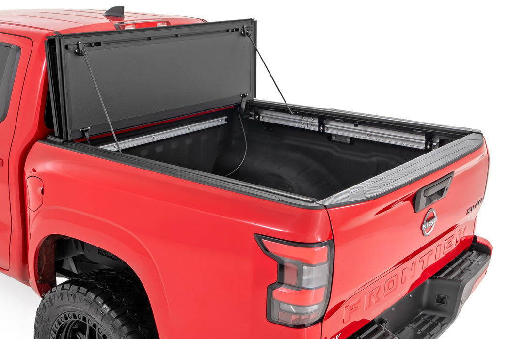 Rough Country Tri-Fold Hard Aluminum Tonneau Cover for 2022-2024 NISSAN FRONTIER (5' Bed)