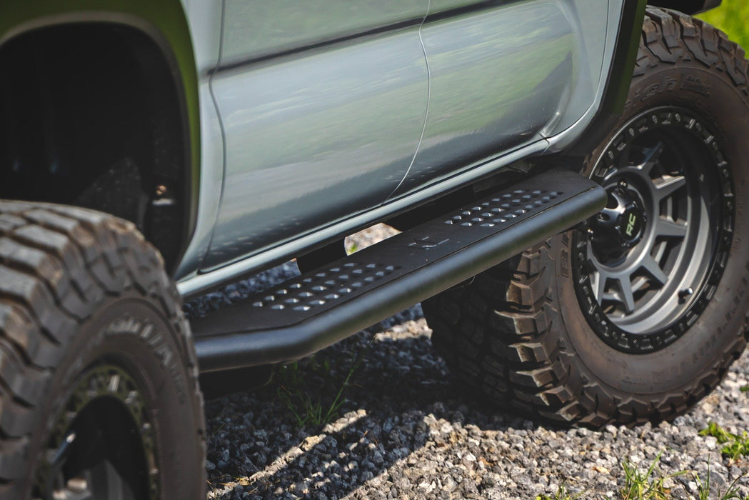 Rough Country OV2 Running Boards – Toyota Tacoma (2016 - 2023) Crew Cab - Recon Recovery