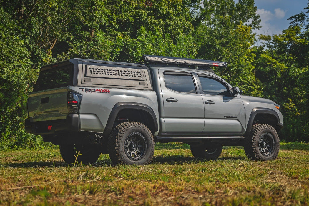 Rough Country Modular Stainless Steel Bed Cap for 2016 - 2023 Toyota Tacoma 5′ Bed - Recon Recovery