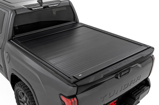 Rough Country Manual Retractable Aluminum Tonneau Bed Cover for 2022-2026 Toyota Tundra - Recon Recovery