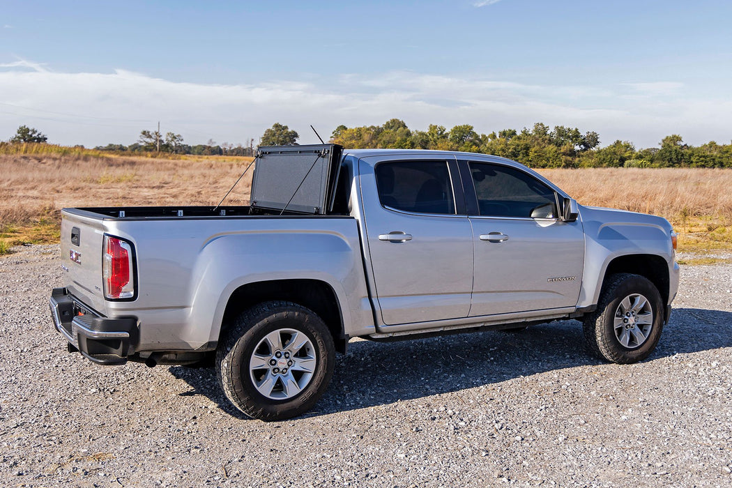 Rough Country Hard Tri Fold Aluminum Tonneau Cover for 2015 - 2026 Colorado Canyon - Recon Recovery