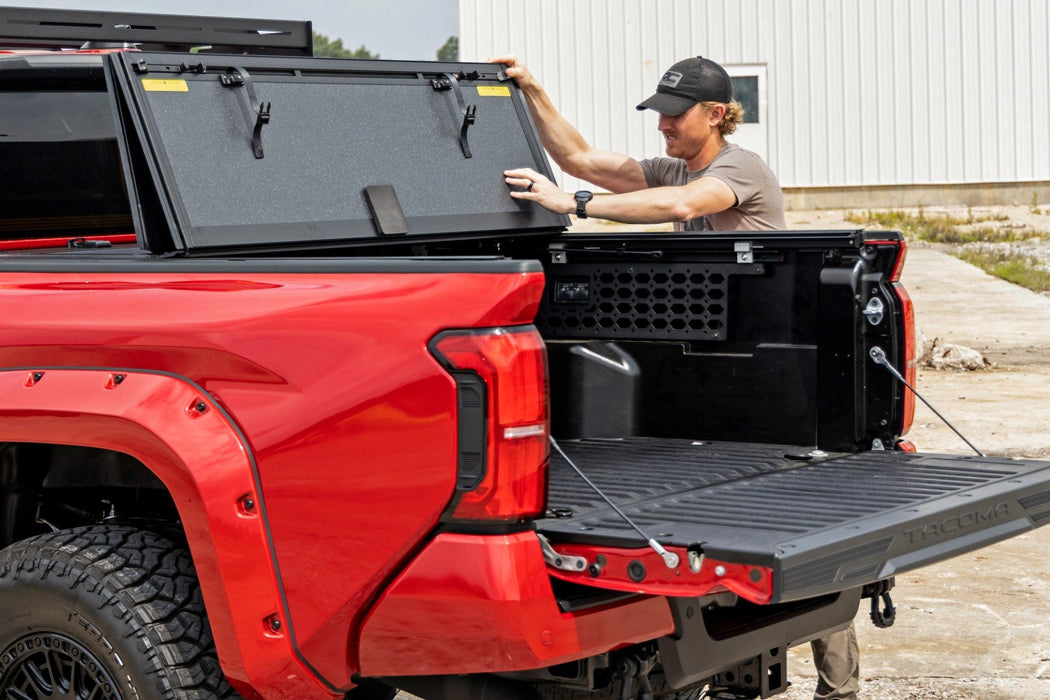 Rough Country Hard Tri Fold Aluminum Tonneau Cover for 2024-2025 Toyota Tacoma 5' - Recon Recovery