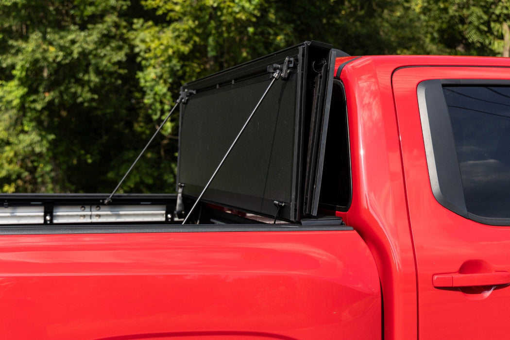 Rough Country Tri-Fold Hard Aluminum Tonneau Cover for 2022-2024 NISSAN FRONTIER (5' Bed)