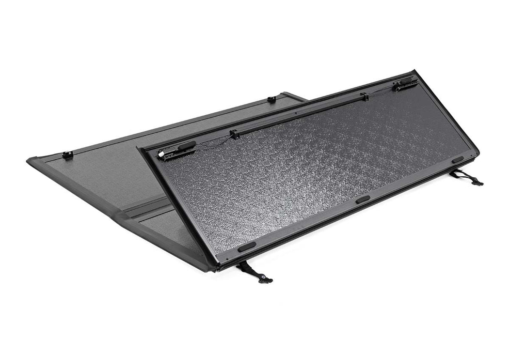 Rough Country 47214550 Low Profile Tri Fold Aluminum Tonneau Cover for 2004-2014 Ford F-150 (5' 7" Bed) - Recon Recovery