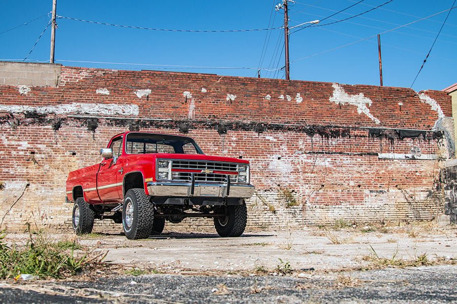 Rough Country 4 Inch Lift Kit for 1973 - 1976 Chevy/GMC 3/4 - Ton Suburban/C25/K25 Truck - Recon Recovery