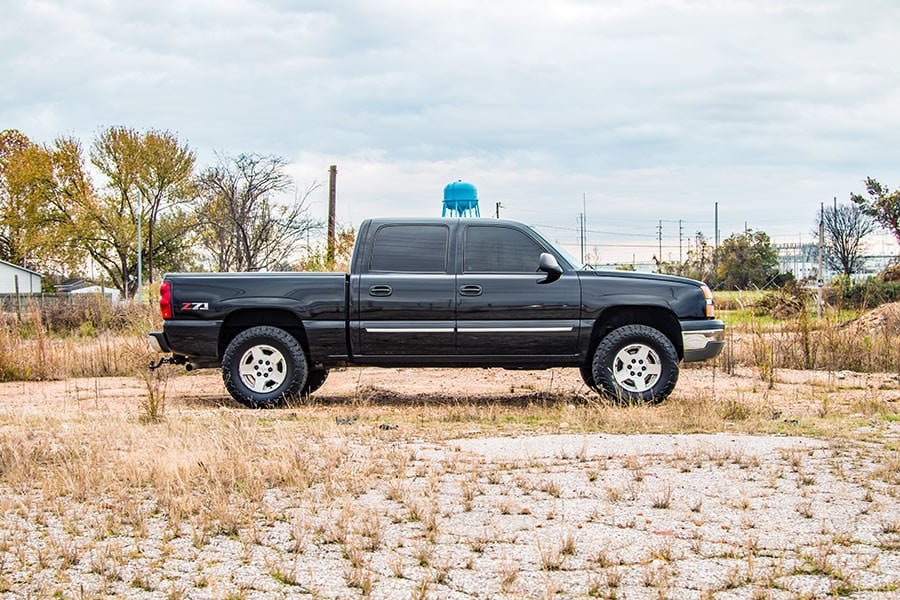 Rough Country 1.5 - 2 Inch Lift Kit Chevy/GMC 1500 (99 - 06 & Classic) - Recon Recovery