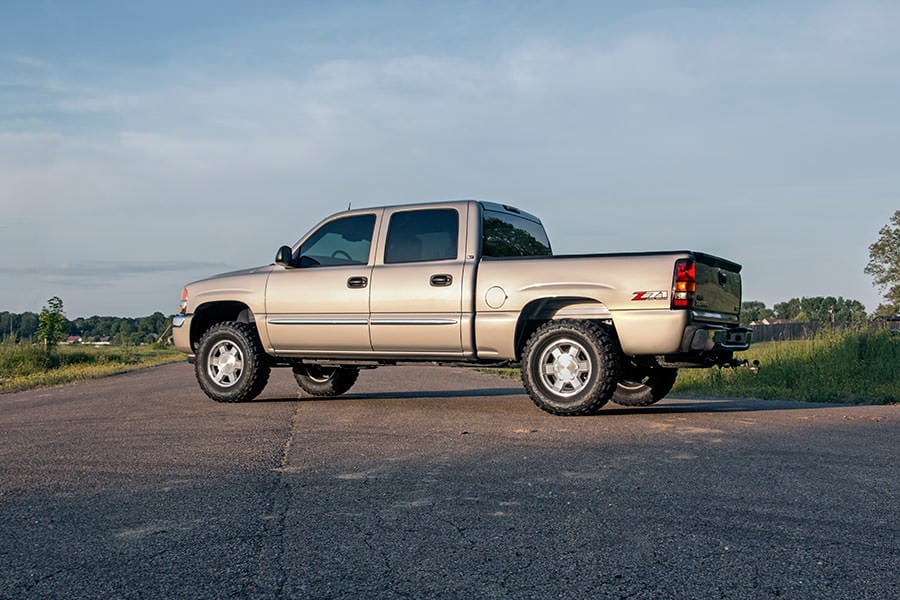 Rough Country 1.5 - 2 Inch Lift Kit Chevy/GMC 1500 (99 - 06 & Classic) - Recon Recovery