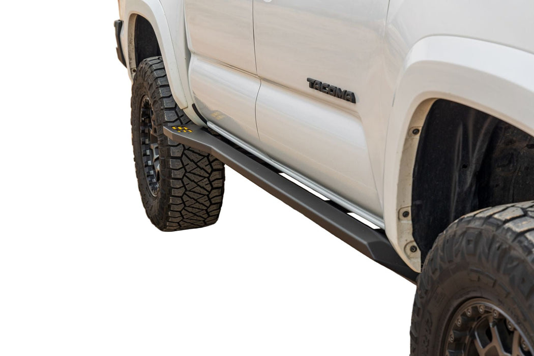 Smittybilt Frame Mounted Rock Sliders | 2016–2023 Toyota Tacoma Crew Cab - Recon Recovery