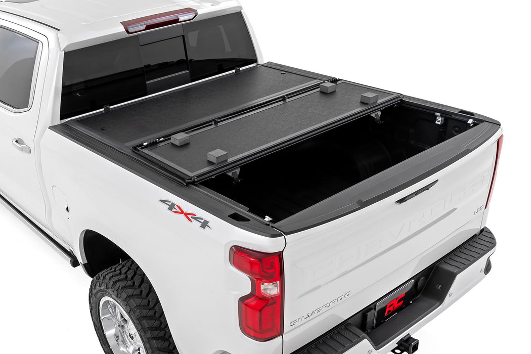 Rough Country Hard Low Profile Bed Cover Chevy/GMC 1500 & 2500HD/3500HD (14 - 19 & Classic) - Recon Recovery