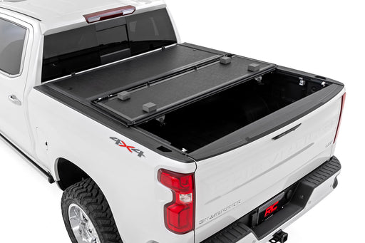 Rough Country Hard Low Profile Bed Cover Chevy/GMC 1500 & 2500HD/3500HD (14 - 19 & Classic) - Recon Recovery