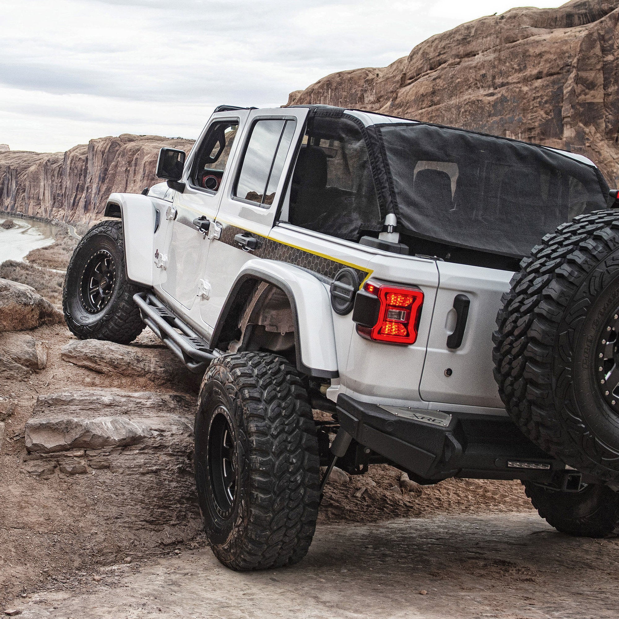 Smittybilt SRC SIDE ARMOR W/ STEPS ステップ smittybilt-src-side-armor-