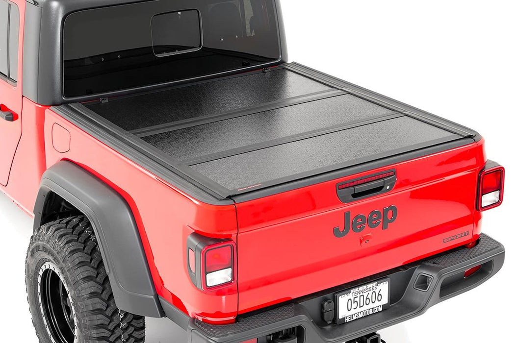 Rough Country 47620500A Low Profile Tri Fold Aluminum Tonneau Cover for 2020-2024 Jeep Gladiator JT (5' Bed) - Recon Recovery