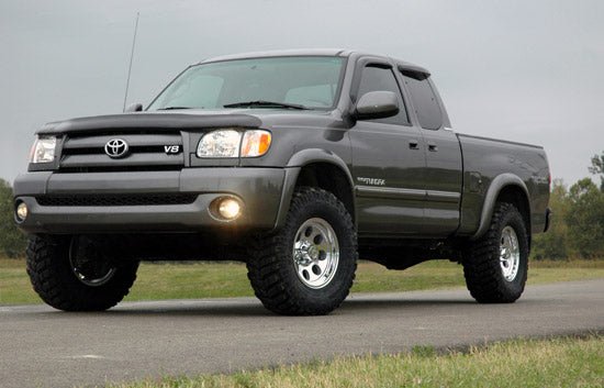 Rough Country 75040 Complete 2.5" Lift Kit with M1 Premium Struts for 2000-2006 Toyota Tundra 4WD - Recon Recovery